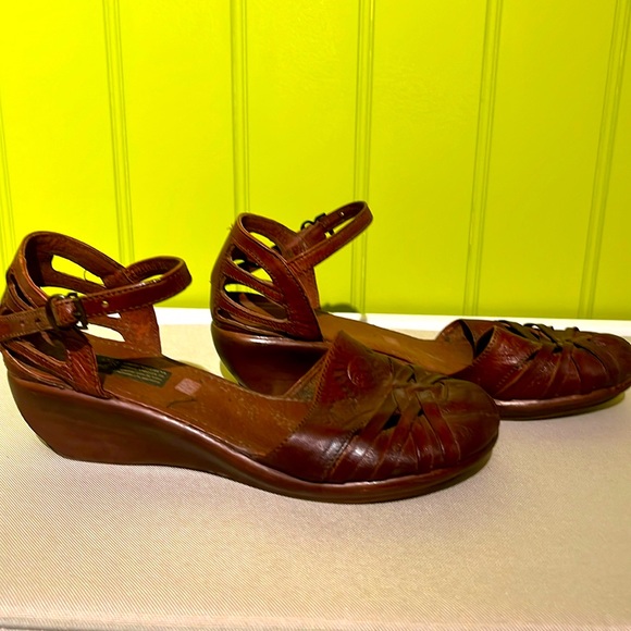 Mexican Tooled Leather Wedge Sandal - Picture 1 of 4